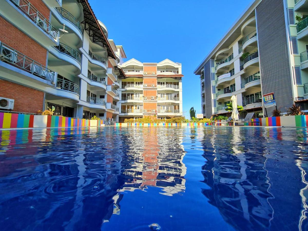 Perdana Serviced Apartment & Resorts Padang Mat Sirat Exterior foto