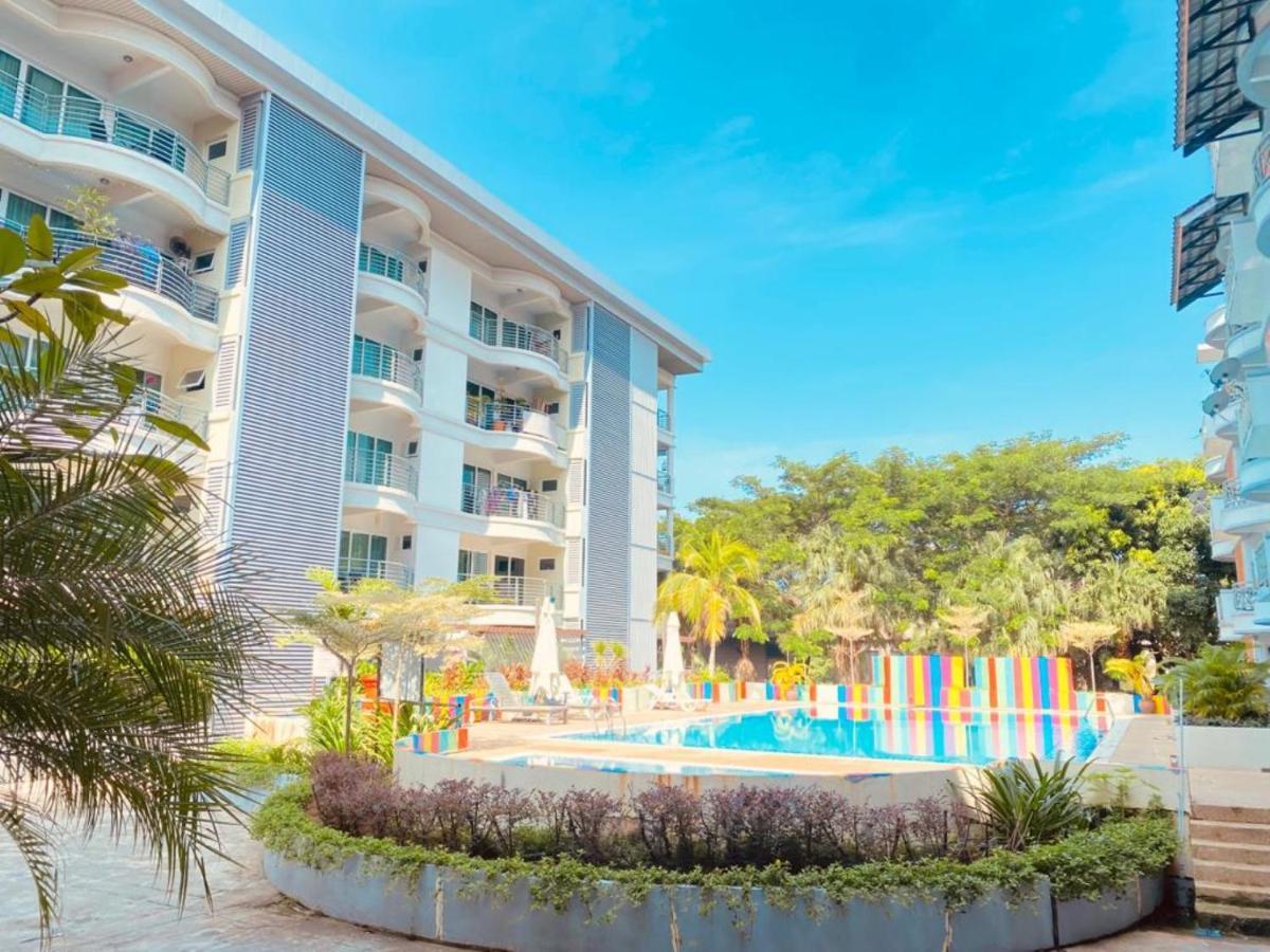 Perdana Serviced Apartment & Resorts Padang Mat Sirat Exterior foto