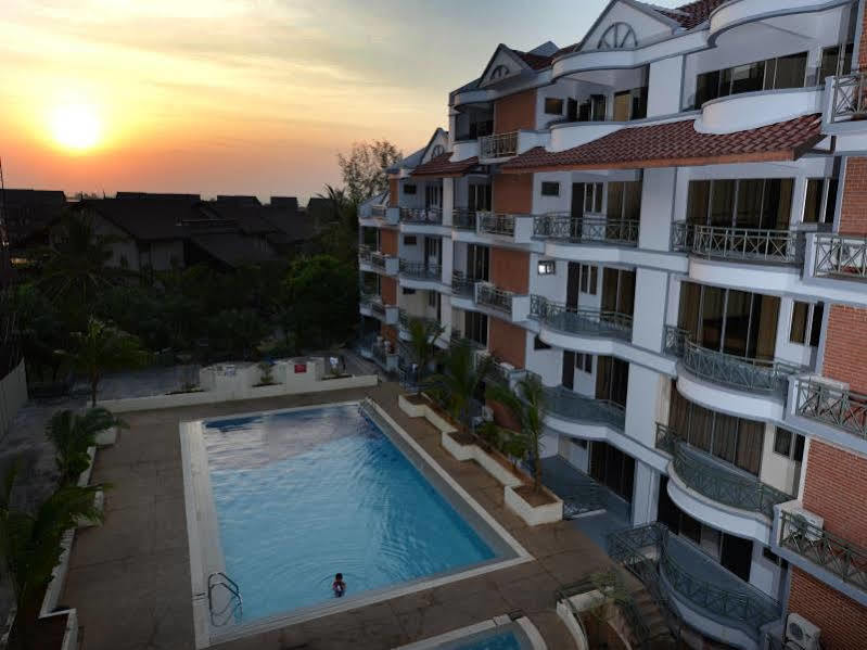 Perdana Serviced Apartment & Resorts Padang Mat Sirat Exterior foto